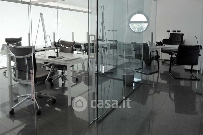 Ufficio in commerciale in 