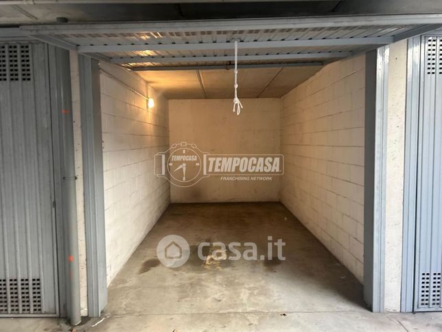 Box/posto auto in residenziale in Via A. Dante 19