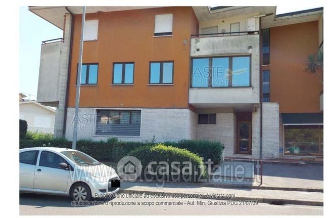 Ufficio in commerciale in Via V. Bellini 11