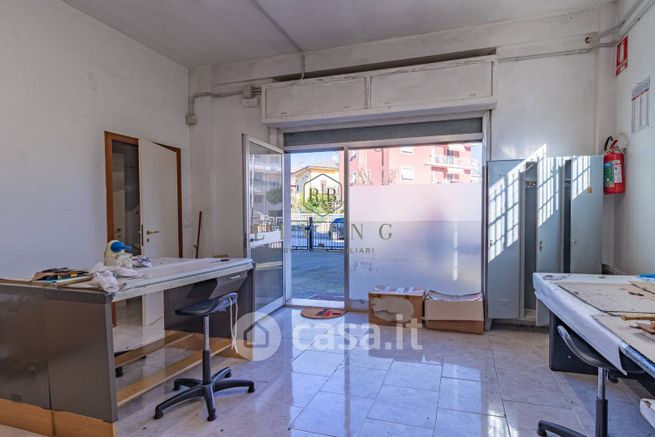 Capannone in commerciale in 