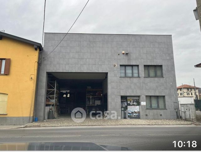 Capannone in commerciale in 