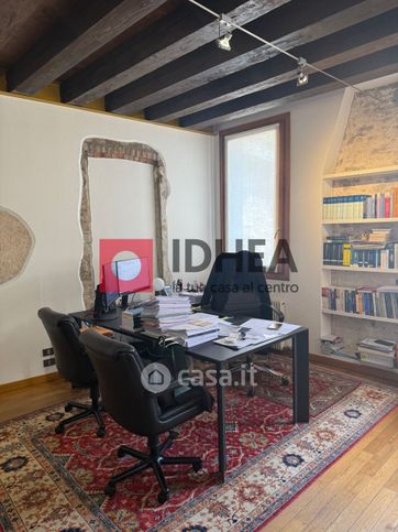 Ufficio in commerciale in Via Cornarotta