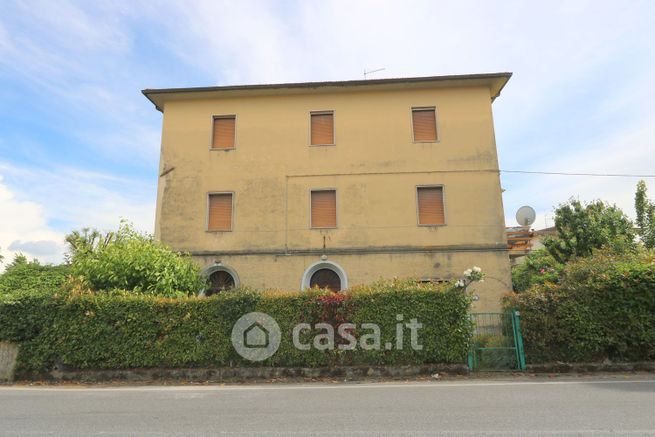 Villa in residenziale in Via Martiri della LibertÃ  1