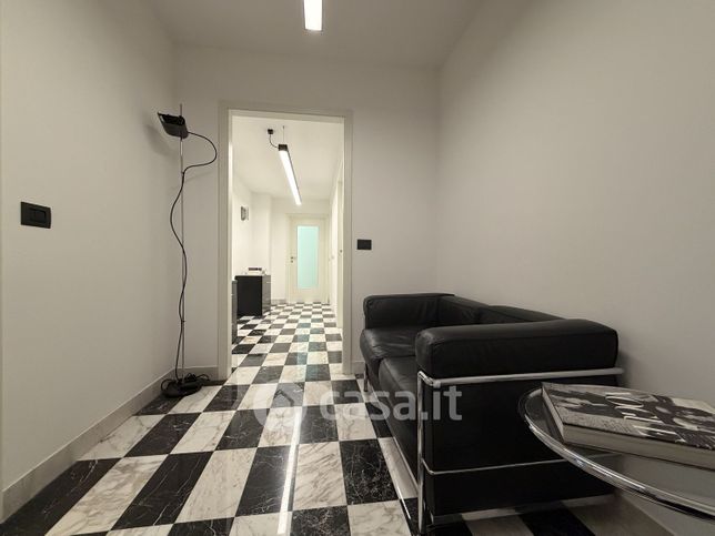 Ufficio in commerciale in Via Galvano Fiamma 13