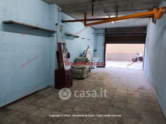 Box/posto auto in residenziale in Viale del Fante 70 /c