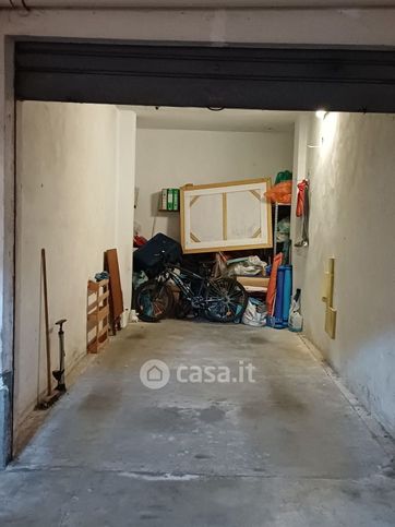 Box/posto auto in residenziale in Via D. Cimarosa 27
