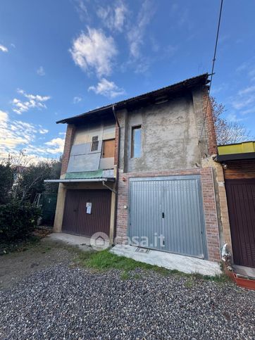Box/posto auto in residenziale in Via Carlo Romanò 78