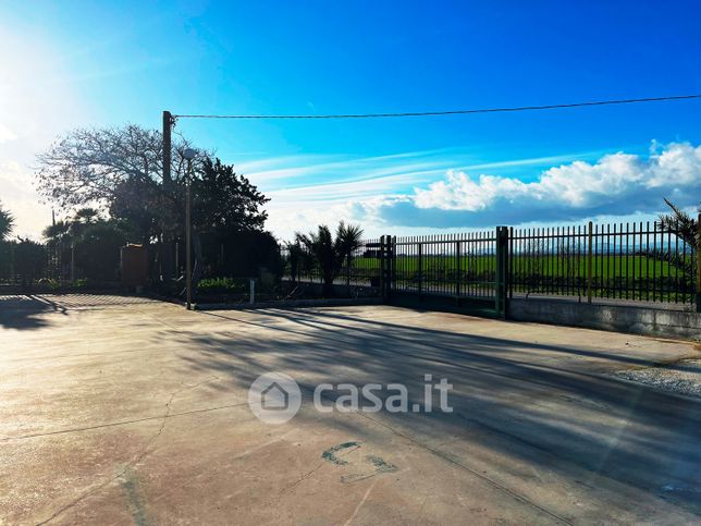 Casa bi/trifamiliare in residenziale in Via troia