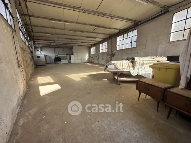 Capannone in commerciale in Via Nazionale