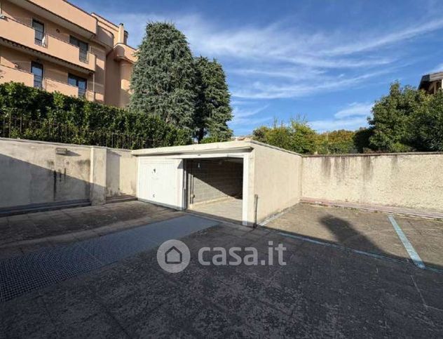 Box/posto auto in residenziale in Via Italia 20