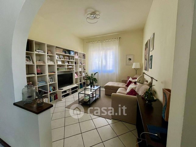 Casa bi/trifamiliare in residenziale in Via Sergio de Simone