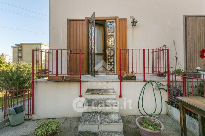 Appartamento in residenziale in Via dei Pini 10 10