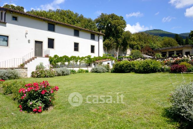 Casa bi/trifamiliare in residenziale in Via Fratelli Rosselli 46