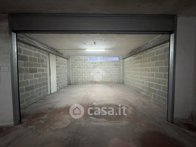 Box/posto auto in residenziale in Via Antonio de Curtis 10