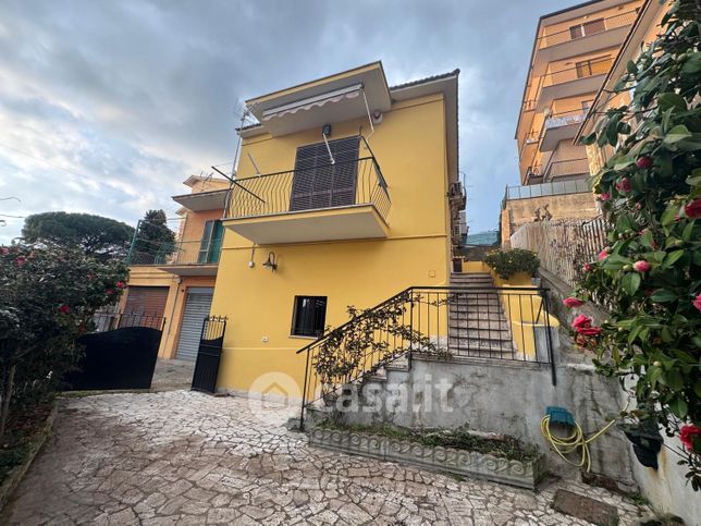 Casa indipendente in residenziale in Via Parco degli Eroi 47