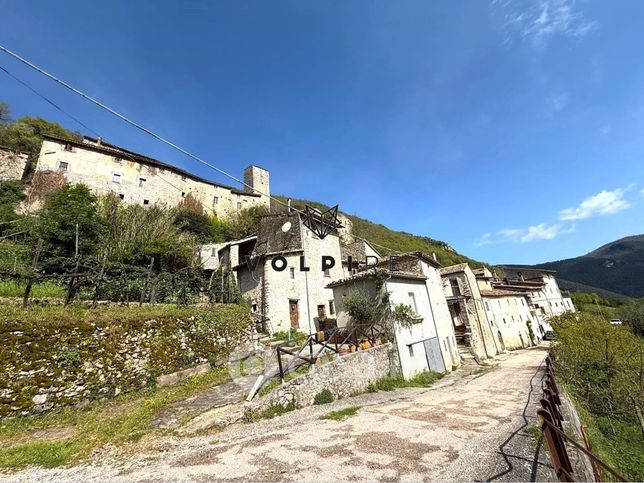 Rustico/casale in residenziale in Frazione Cese