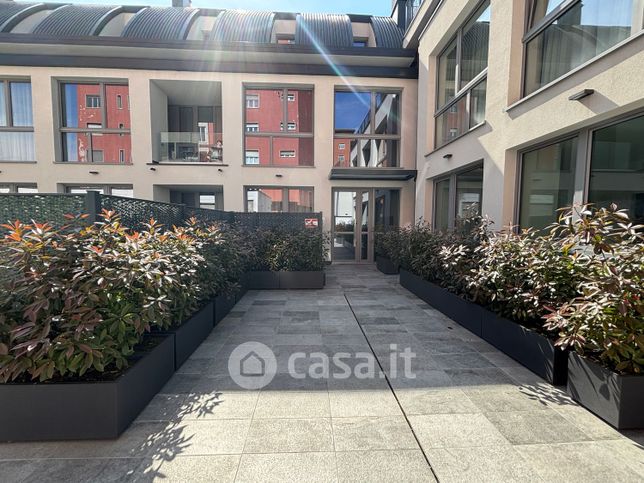 Ufficio in commerciale in Via Ettore Ponti 47