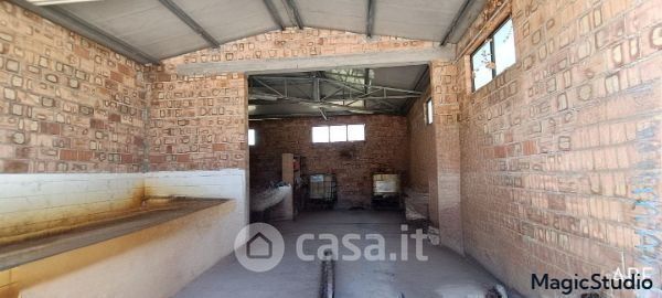 Capannone in commerciale in Via Amedeo