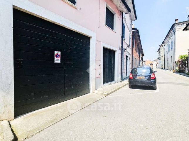 Capannone in commerciale in Via G. Mazzini 9