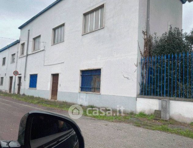 Capannone in commerciale in Via dello Stabilimento 2