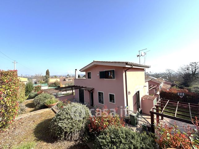 Casa bi/trifamiliare in residenziale in Via Giro dei Pini