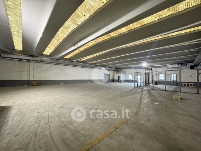Capannone in commerciale in Via Don Vittorio Bergomi 64