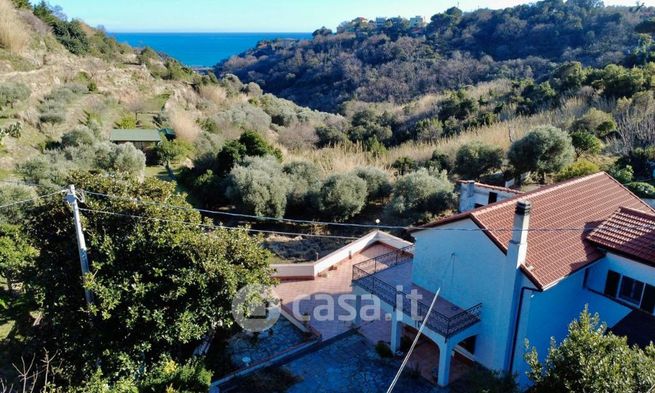 Casa indipendente in residenziale in Via Arma