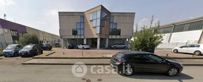 Capannone in commerciale in Via Caselle 2