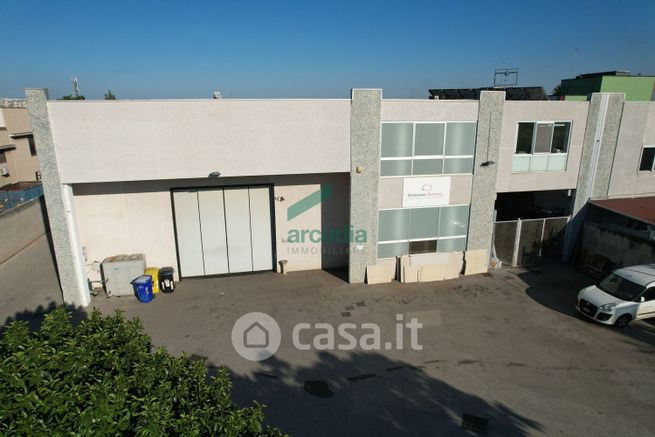 Capannone in commerciale in Via Vincenzo Aulisio 47