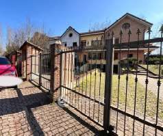 Villetta a schiera in residenziale in Via Rozzano