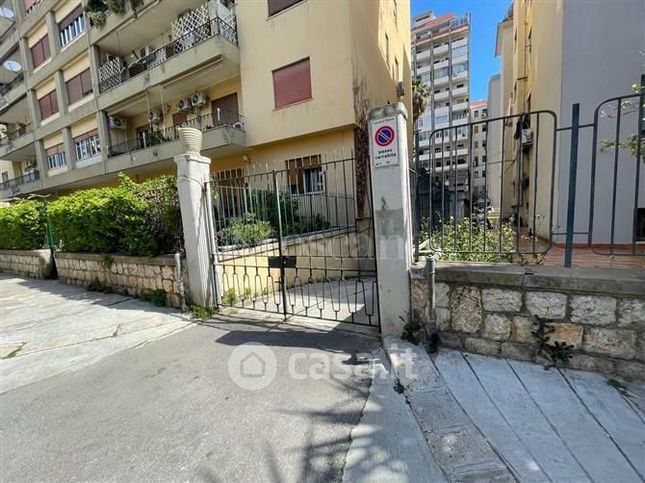 Box/posto auto in residenziale in Via Abruzzi