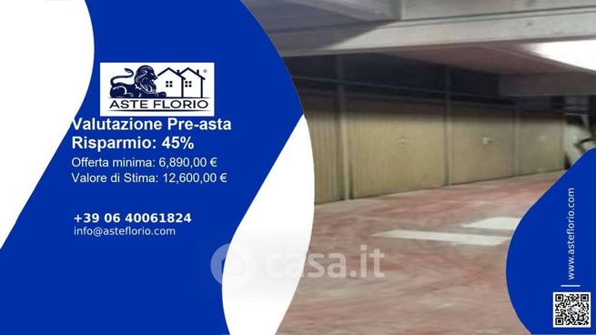 Box/posto auto in residenziale in Strada della Cebrosa