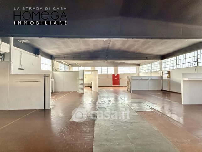 Capannone in commerciale in Via Giuseppe Parini 7