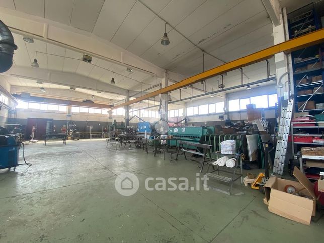 Capannone in commerciale in Via Giacomo Matteotti 6