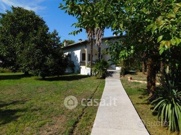 Villa in residenziale in 