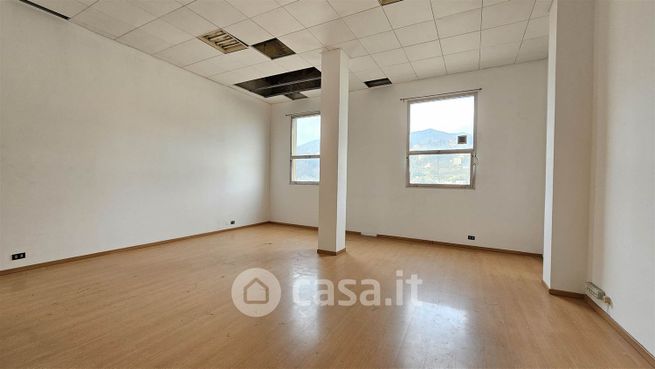 Ufficio in commerciale in 