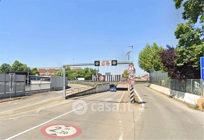 Capannone in commerciale in Via Emilia Est