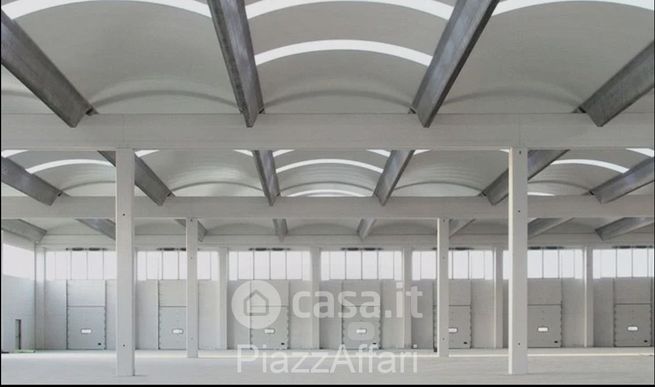 Capannone in commerciale in Via Papa Giovanni XXIII