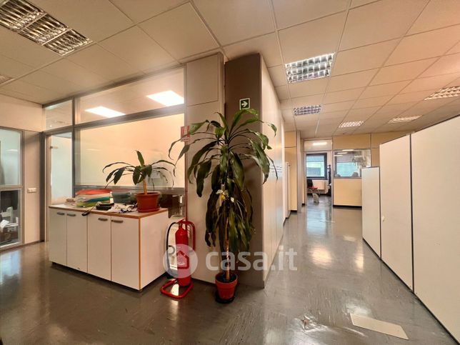 Ufficio in commerciale in Via Pietro Chiesa