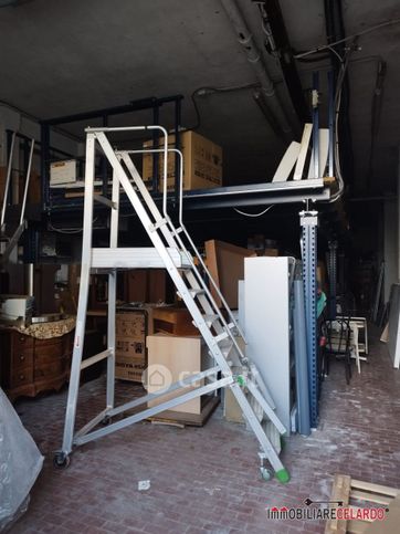 Capannone in commerciale in 