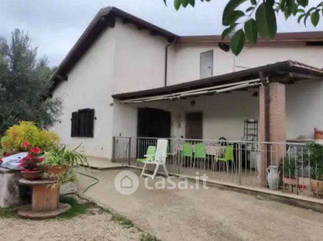 Villa in residenziale in Via Colle Caldara