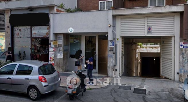 Ufficio in commerciale in Via Giulio Petroni 25