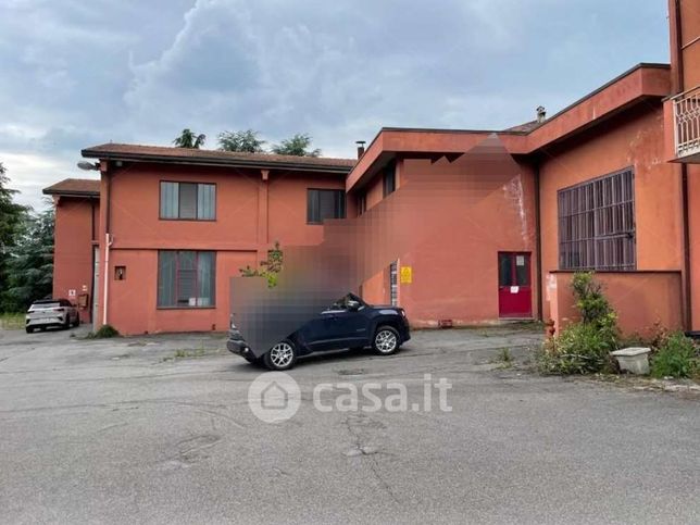 Capannone in commerciale in Via San Carlo