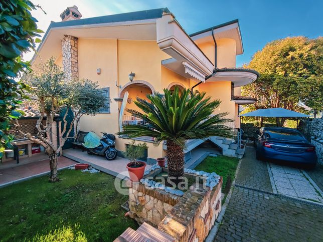 Villa in residenziale in Via Appiano