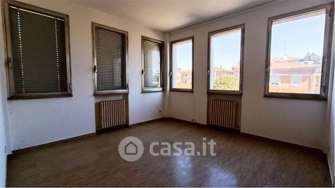 Ufficio in commerciale in 