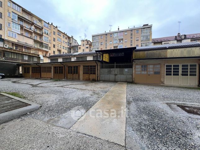 Capannone in commerciale in Via Michele Coppino 5