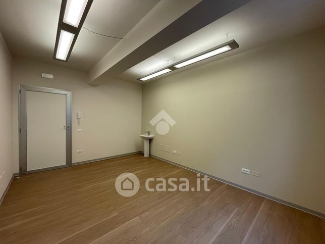 Ufficio in commerciale in Via Giacomo Matteotti 6
