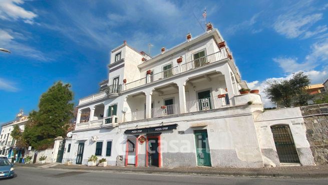 Villa in residenziale in Via Solfatara 145