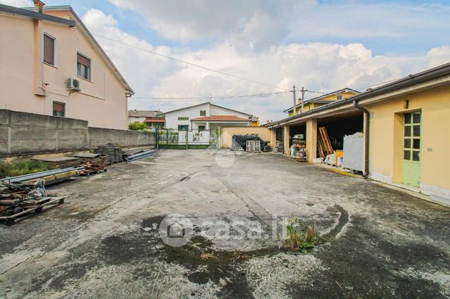 Capannone in commerciale in Via Goffredo Mameli