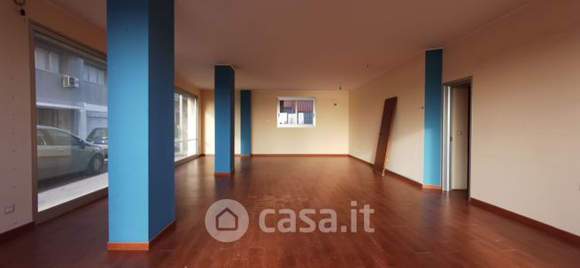 Ufficio in commerciale in Piazza Piemonte e Lombardo